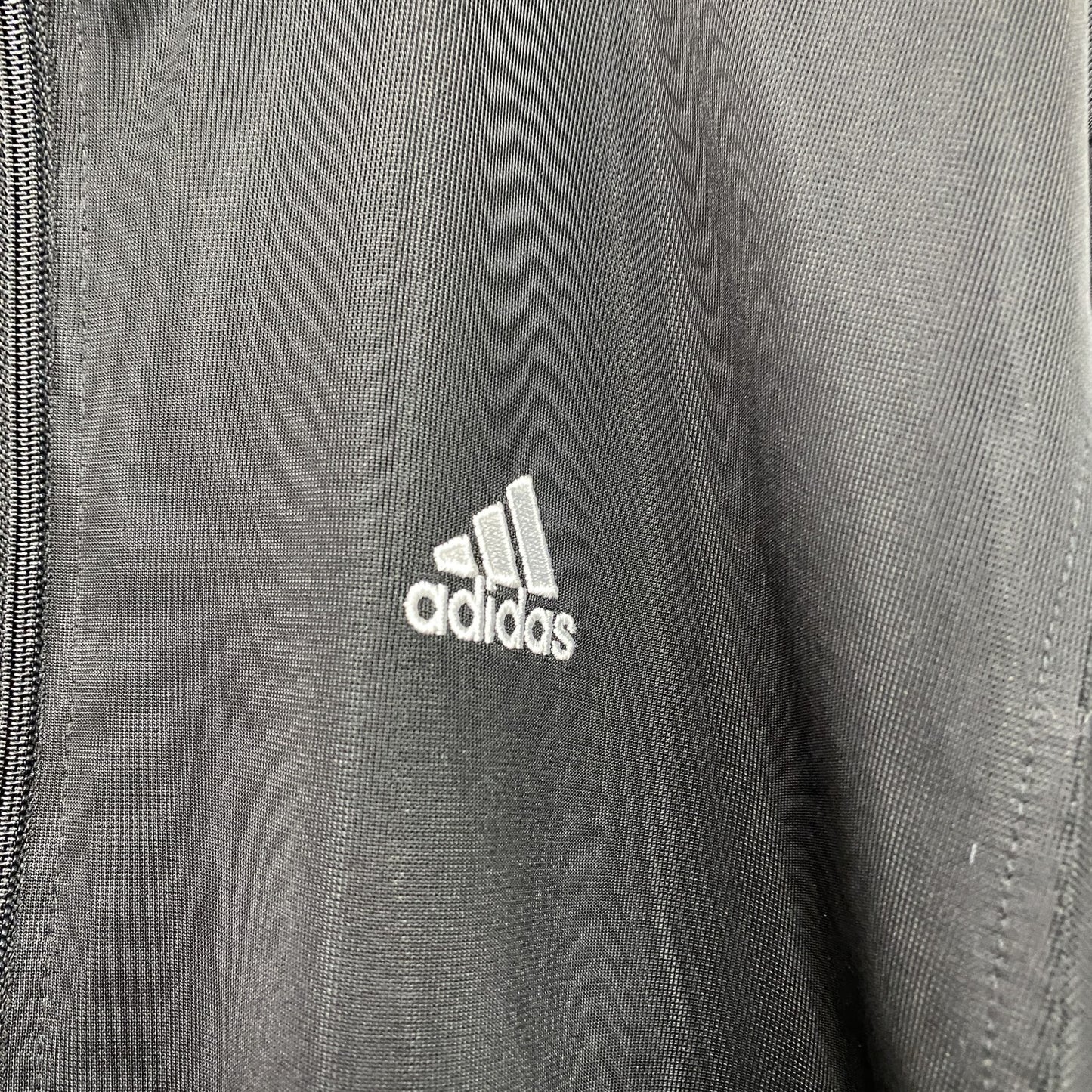 adidas　アディダス　トラックジャケット/ジャージ　パフォーマンスロゴ　黒　ブラック　Mサイズ