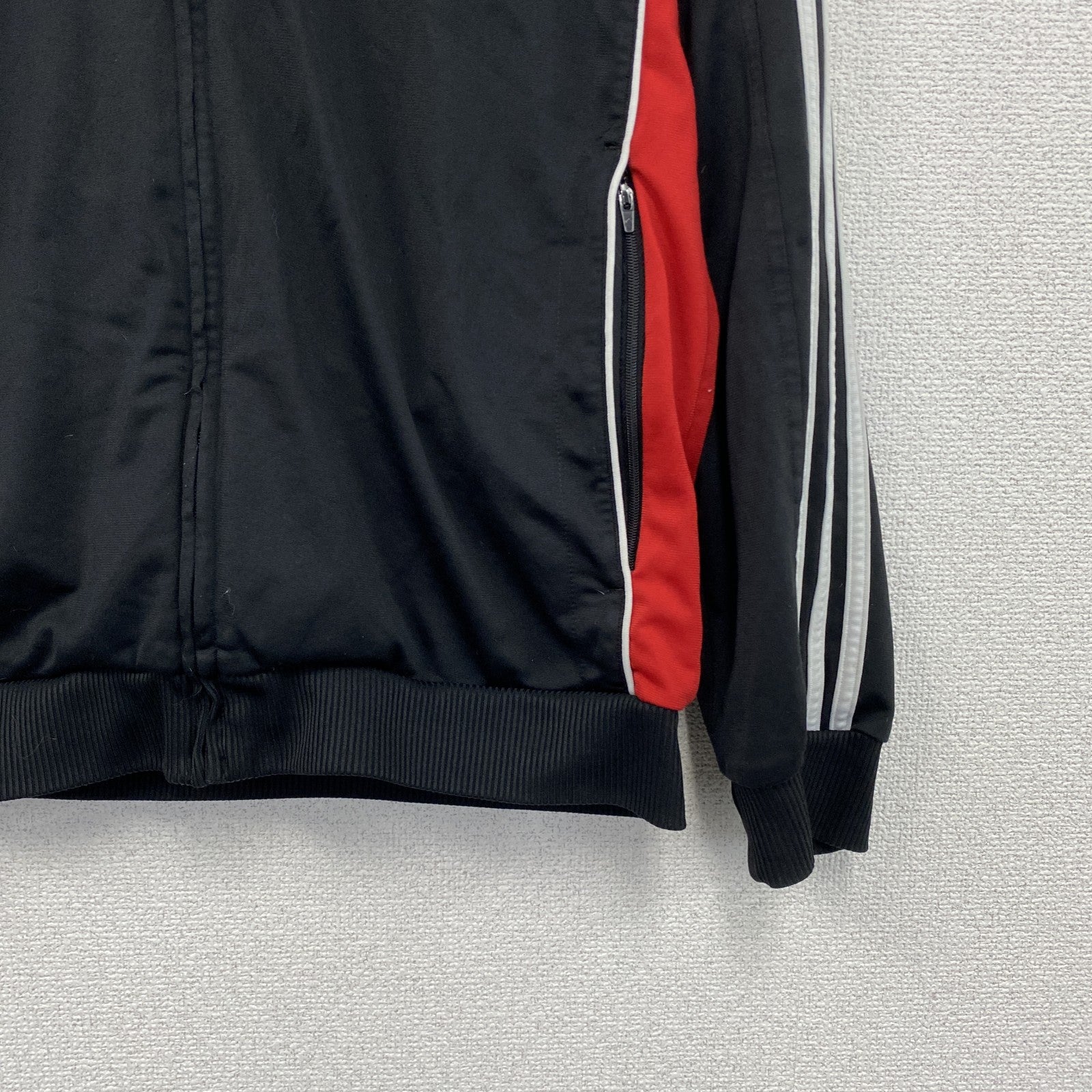 adidas　アディダス　トラックジャケット/ジャージ　黒　ブラック　Lサイズ