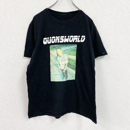 QUONSWORLD　半袖プリントフォトTシャツ　人物T　誰やねん　黒　ブラック