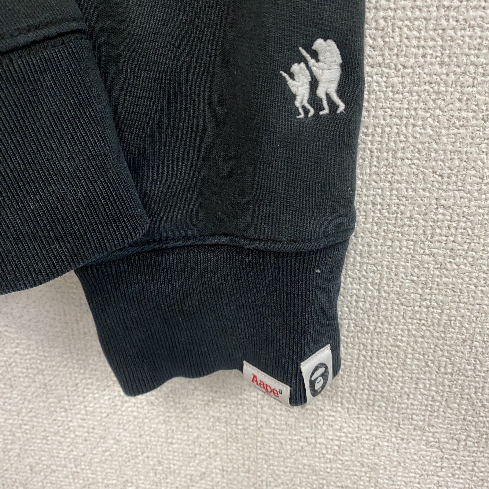 A BATHING APE　アベイシングエイプ　スウェットパーカー/フーディー　刺繍ロゴ　黒　ブラック　XLサイズ