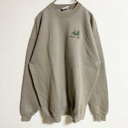 古着 used　長袖ワンポイント刺繍スウェット　トレーナー　ベージュ　オーバーサイズ　レトロデザイン　シンプル　2XL