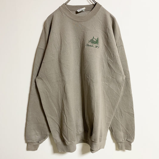古着 used　長袖ワンポイント刺繍スウェット　トレーナー　ベージュ　オーバーサイズ　レトロデザイン　シンプル　2XL
