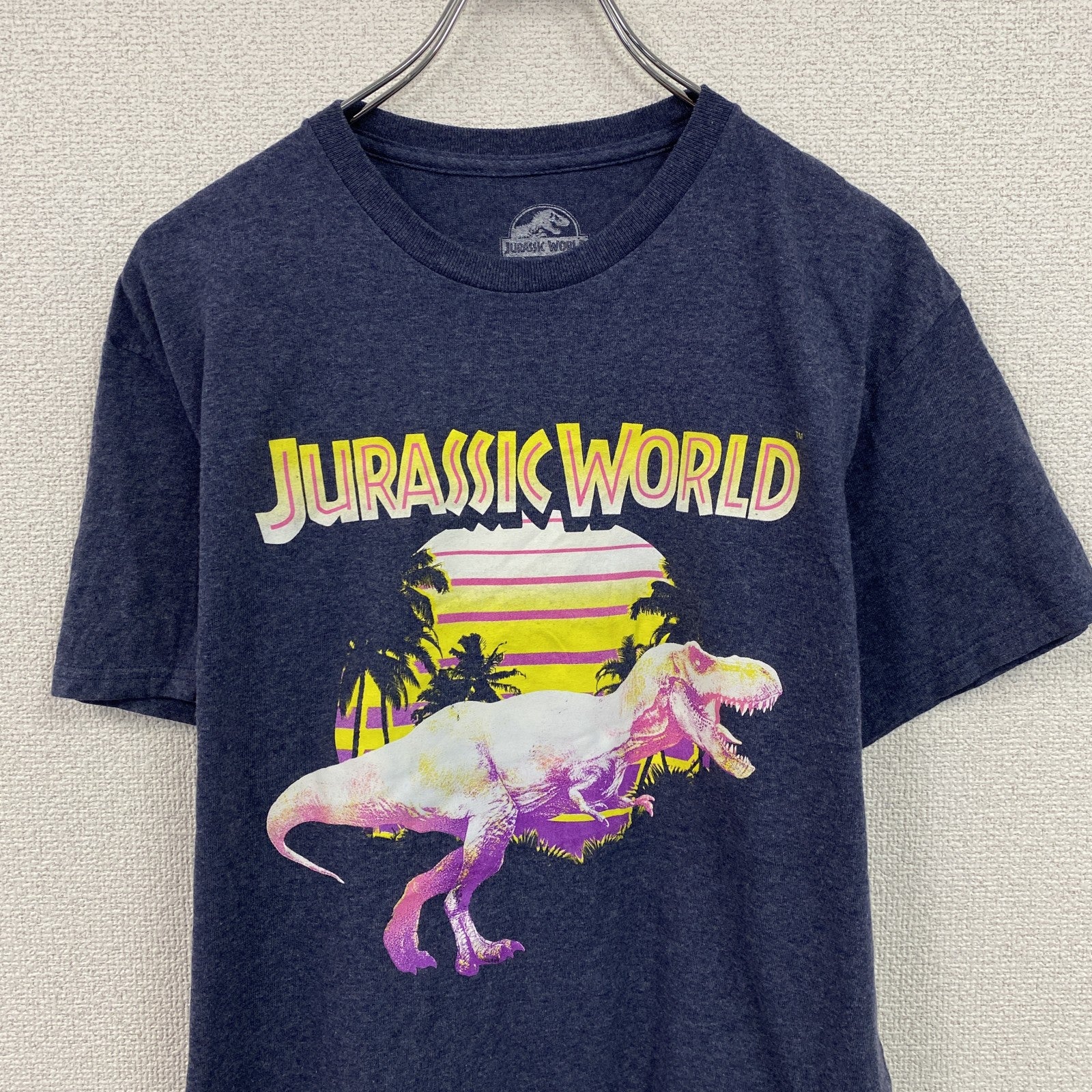 JURASSIC WORLD　ジュラシックワールド　半袖プリントTシャツ　紺　ネイビー　Mサイズ