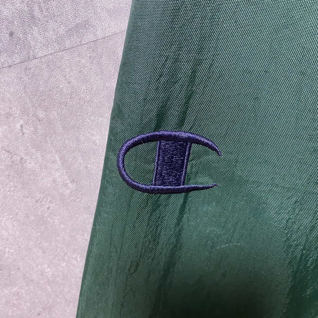 古着 used　90s　Champion　チャンピオン　長袖カレッジナイロンジャケット　ノートルダム大学　緑　オーバーサイズ