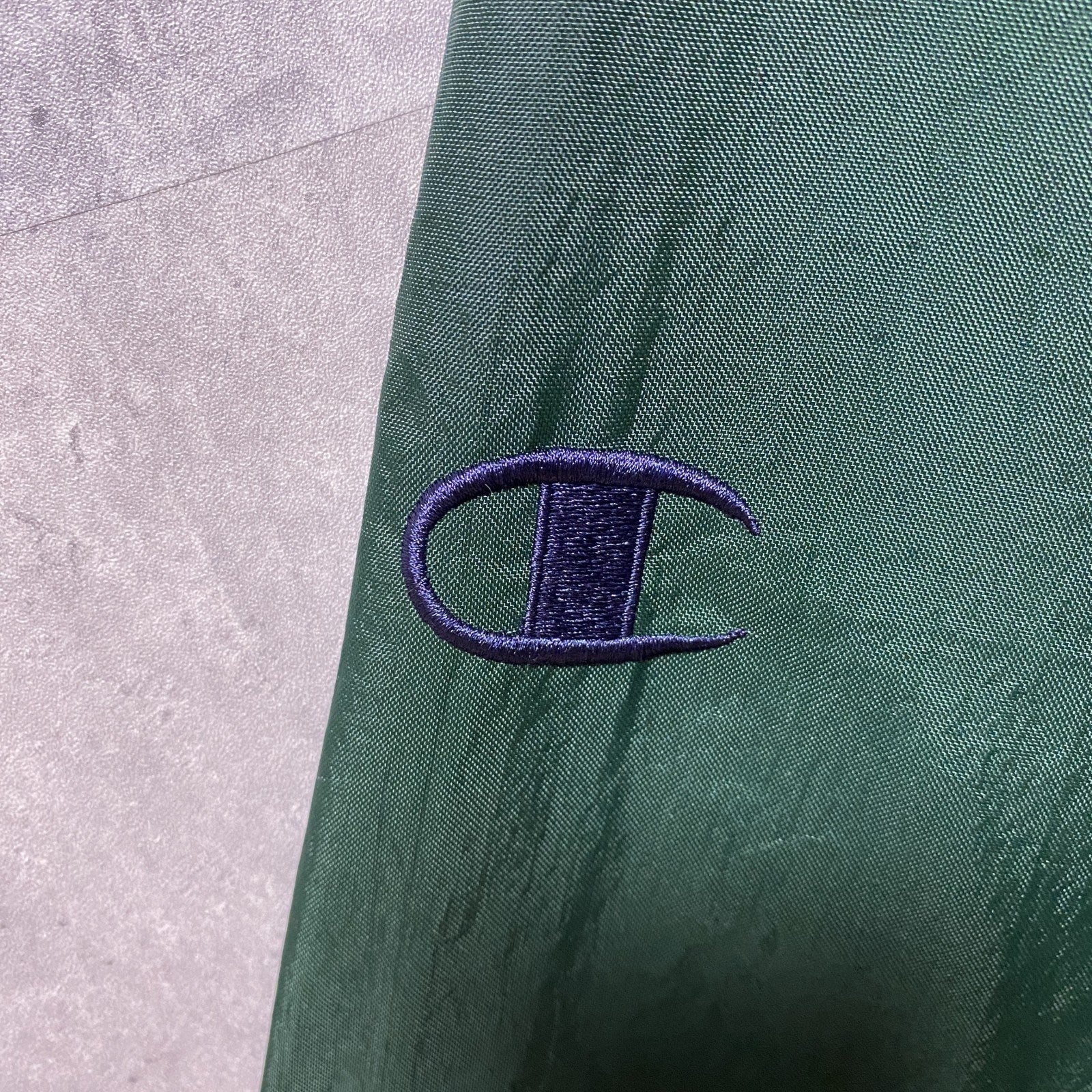 古着 used　90s　Champion　チャンピオン　長袖カレッジナイロンジャケット　ノートルダム大学　緑　オーバーサイズ