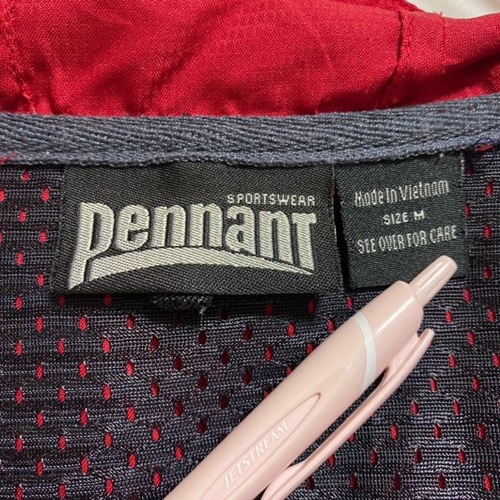 古着 used　Pennant　長袖ハーフジップナイロンジャケット　ワンポイント刺　バイカラー　赤　黒　秋冬服　Mサイズ