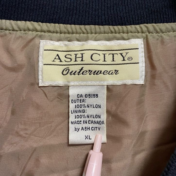 00s　ASH CITY　ナイロンプルオーバージャケット　Ｖネック　ワンポイント　刺繍ロゴ　ヴィンテージ　赤　レッド　XLサイズ