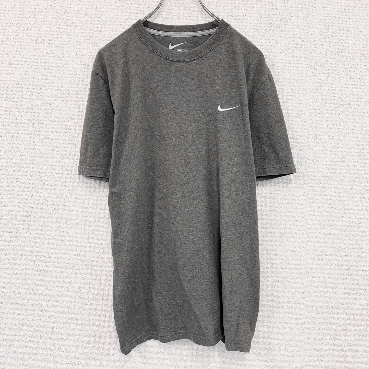 NIKE　ナイキ　半袖プリントTシャツ　ワンポイント刺ロゴ　ダークグレー　Lサイズ