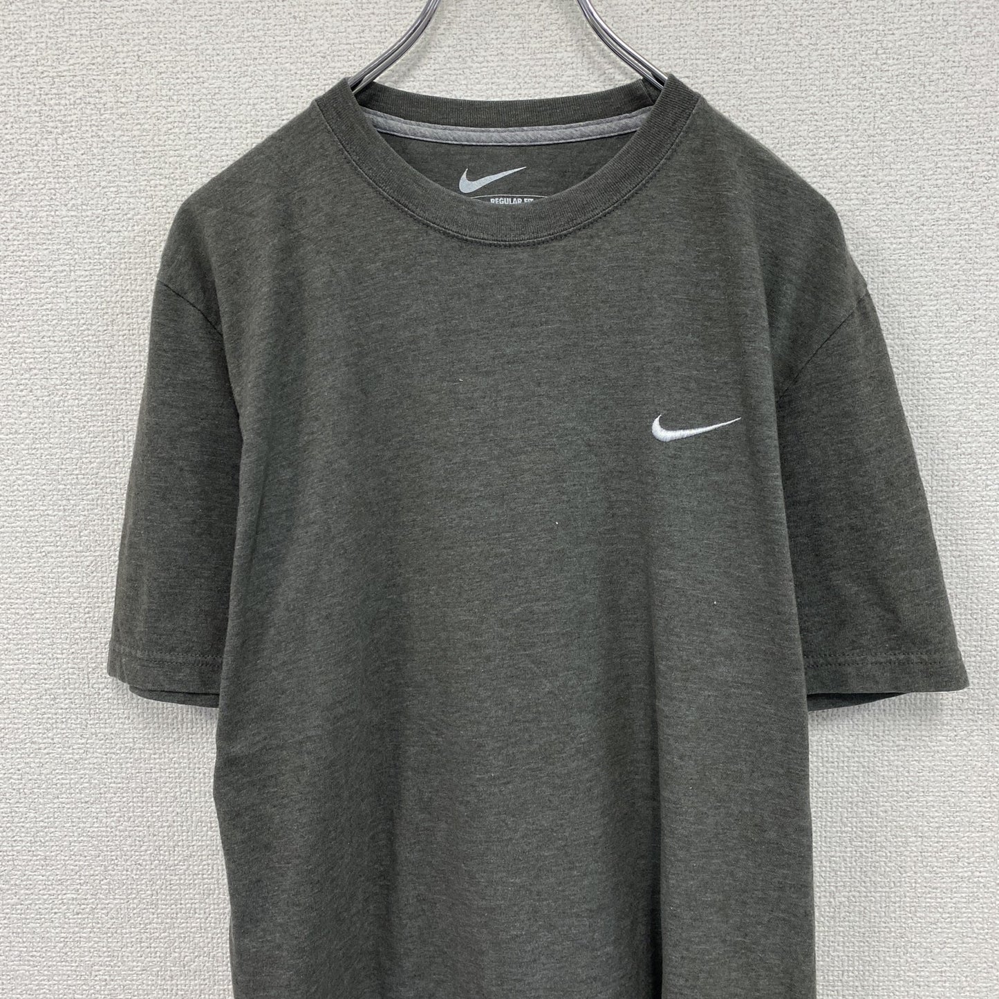 NIKE　ナイキ　半袖プリントTシャツ　ワンポイント刺ロゴ　ダークグレー　Lサイズ