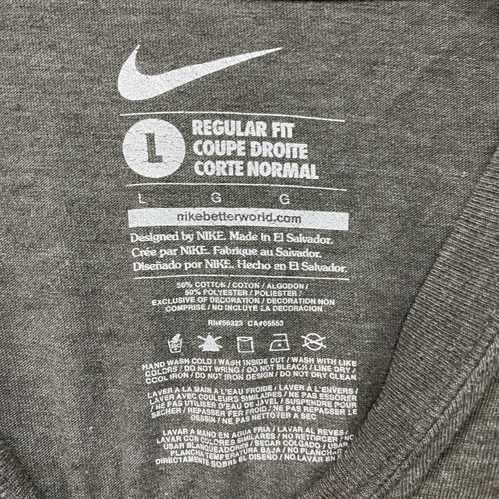 NIKE　ナイキ　半袖プリントTシャツ　ワンポイント刺ロゴ　ダークグレー　Lサイズ