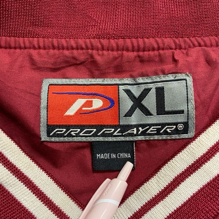 古着 used　PROPLAYER　長袖カレッジナイロンプルオーバー　ワンポイント刺繍　赤　秋冬服　ビッグシルエット　XLサイズ