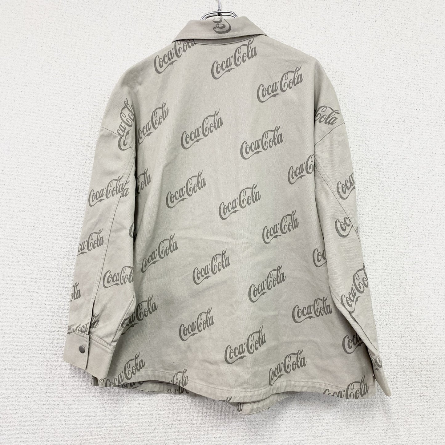 H&M　Coca Cola　コカ・コーラ　長袖ワークシャツ　ダブルポケット　総柄　ベージュ　Mサイズ