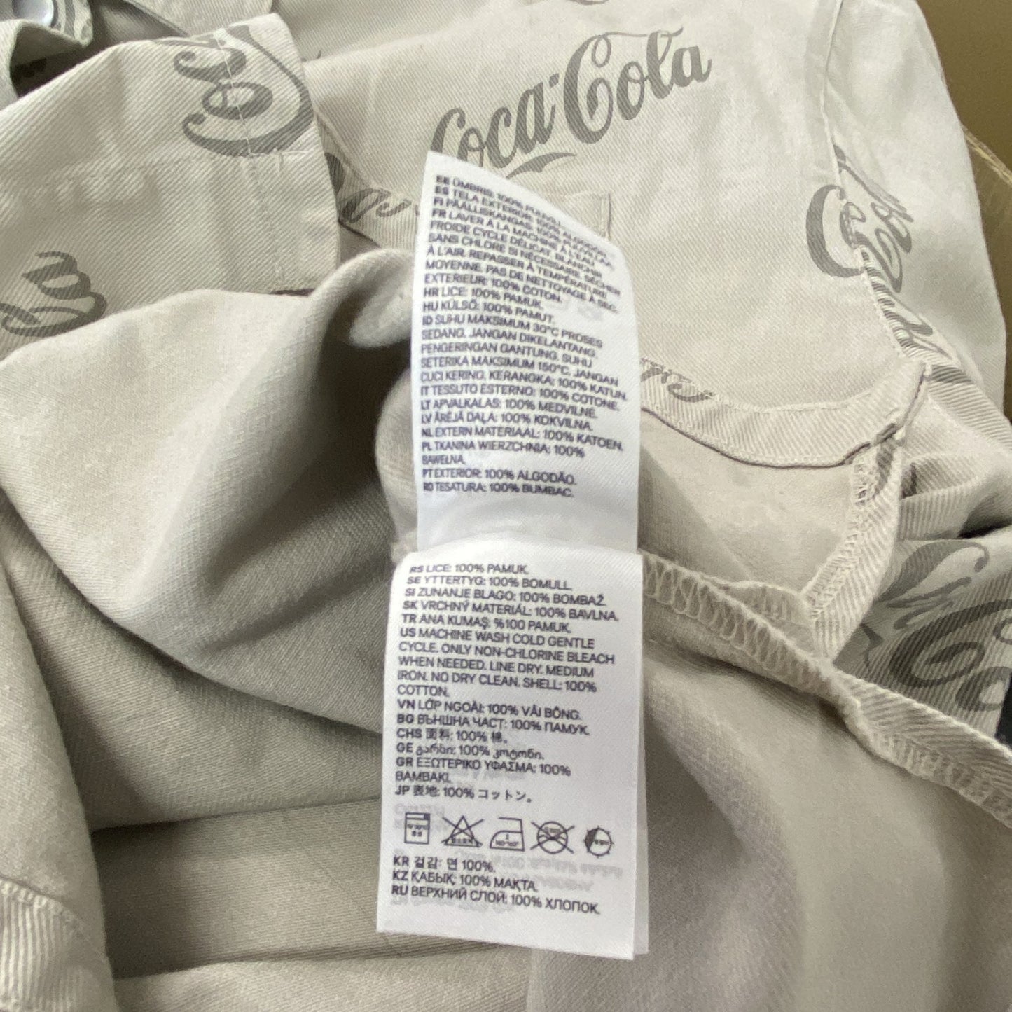 H&M　Coca Cola　コカ・コーラ　長袖ワークシャツ　ダブルポケット　総柄　ベージュ　Mサイズ
