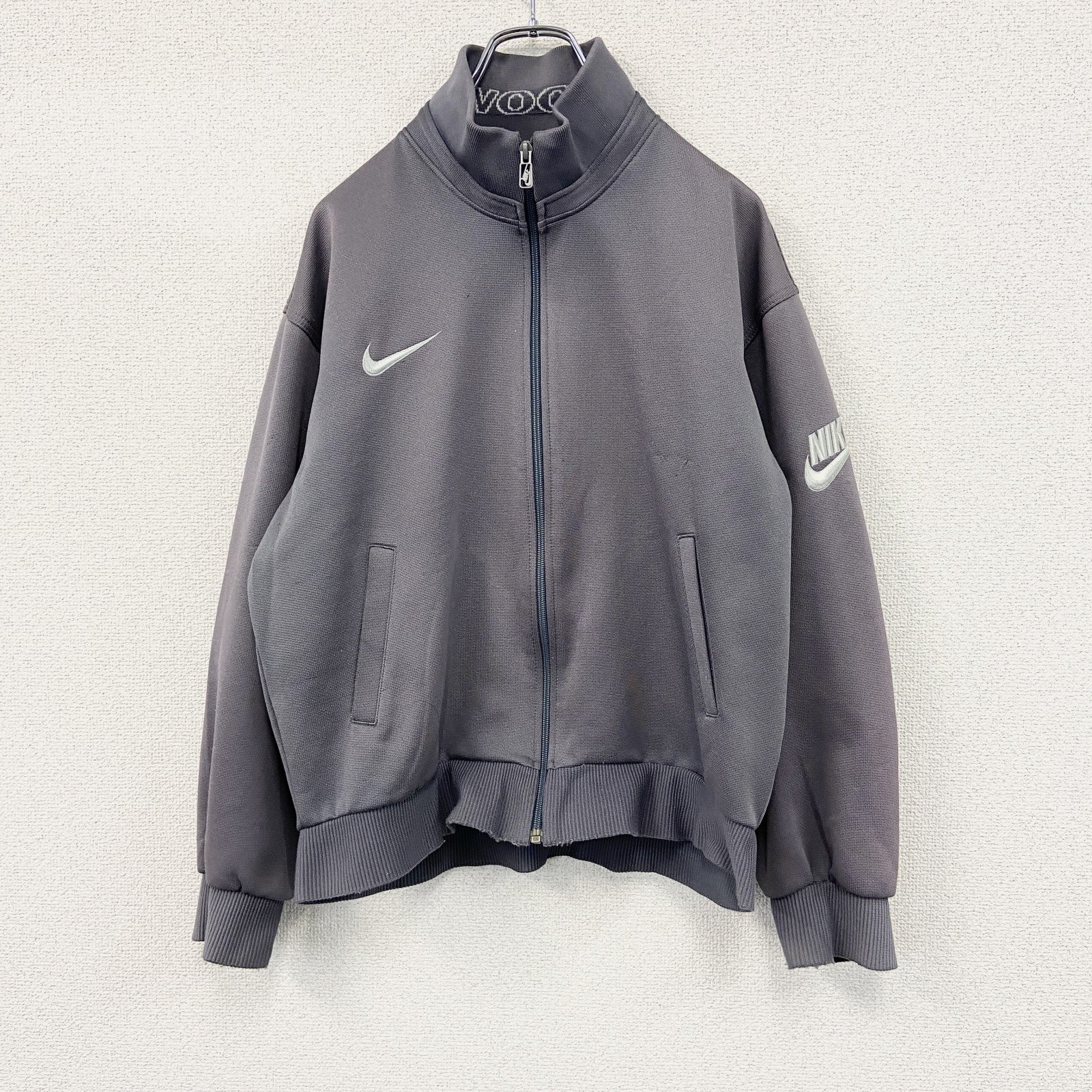 90s　NIKE　ナイキ　トラックジャケット/ジャージ　スウッシュ　刺繍ロゴ　デカロゴ　ヴィンテージ　灰色　グレー　Lサイズ