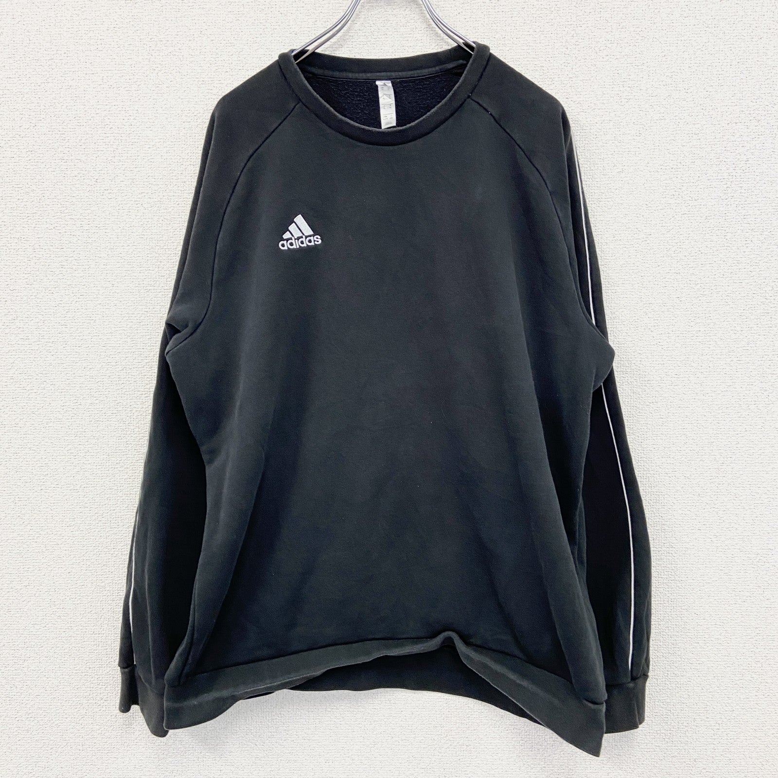 adidas　アディダス　スウェット/トレーナー　ラグランスリーブ　パフォーマンスロゴ　刺繍ロゴ　黒　ブラック　XLサイズ
