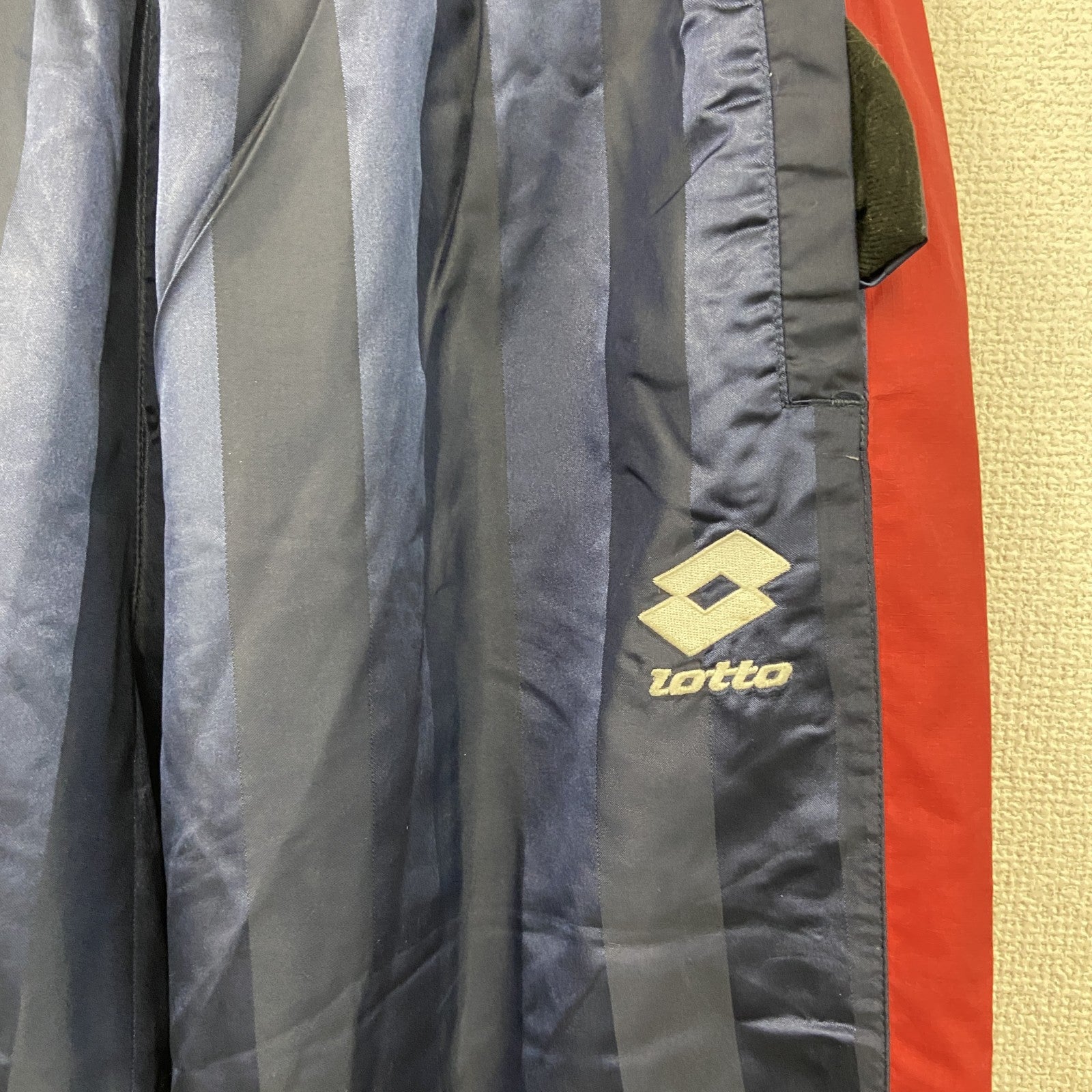 lotto　ロット　トラックパンツ/ジャージ　ウィンドパンツ　ストライプ柄　刺繍ロゴ　紺　ネイビー