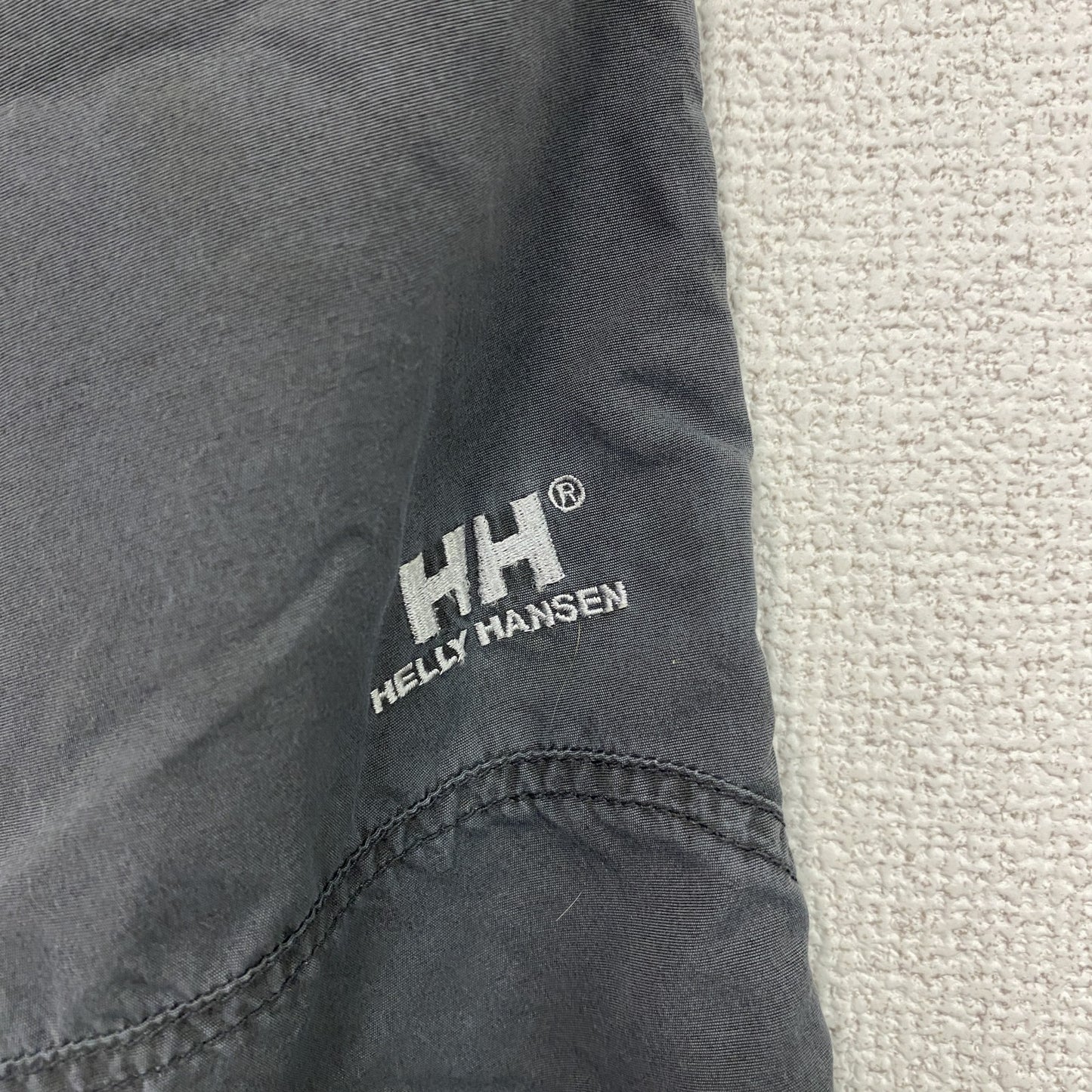 HELLY HANSEN　ヘリーハンセン　ナイロンハーフパンツ/ショートパンツ　ビルトインベルト　灰色　グレー