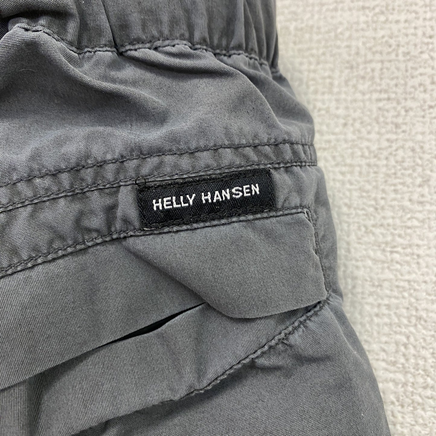 HELLY HANSEN　ヘリーハンセン　ナイロンハーフパンツ/ショートパンツ　ビルトインベルト　灰色　グレー
