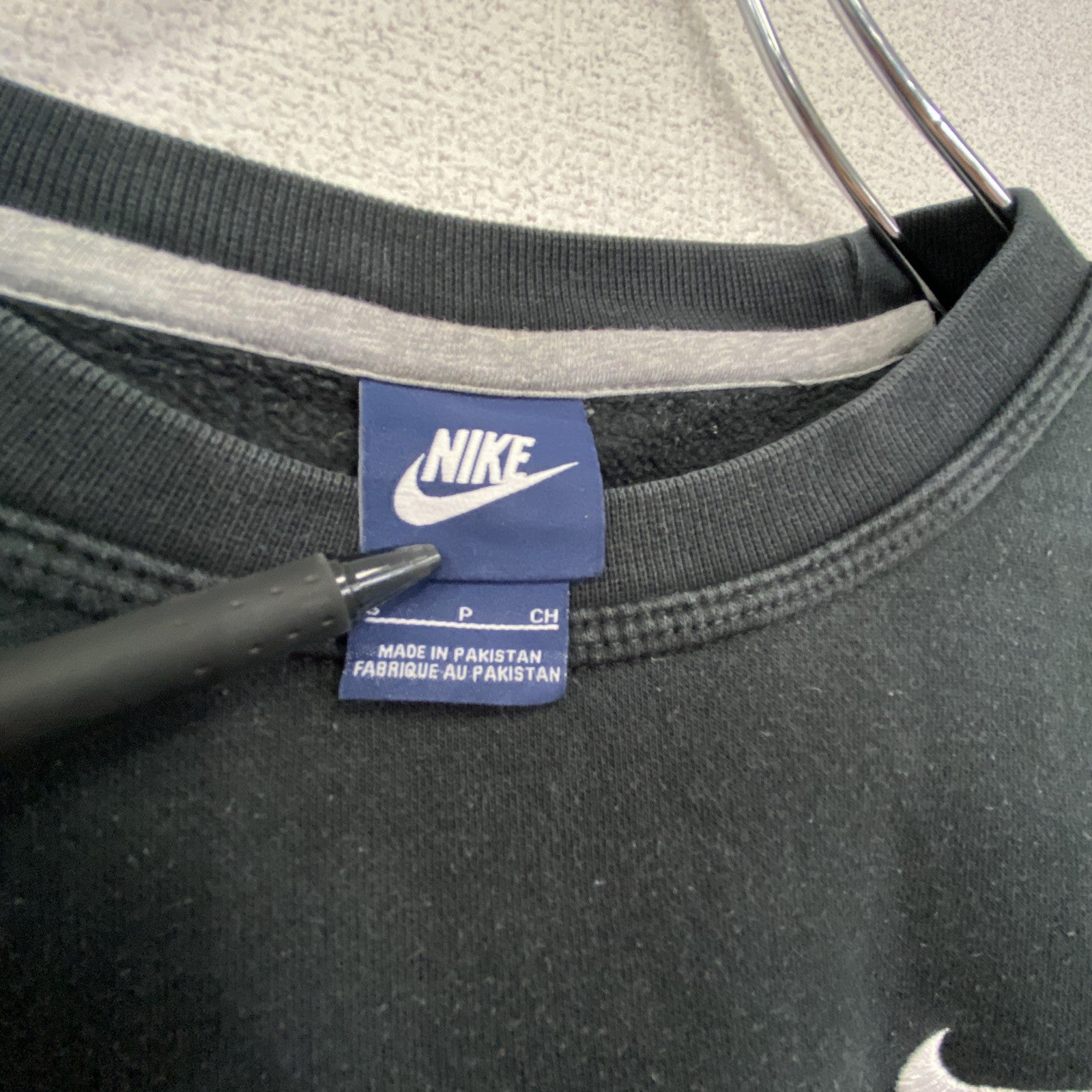 NIKE　ナイキ　スウェット/トレーナー　刺繡ロゴ　黒　ブラック　XLサイズ