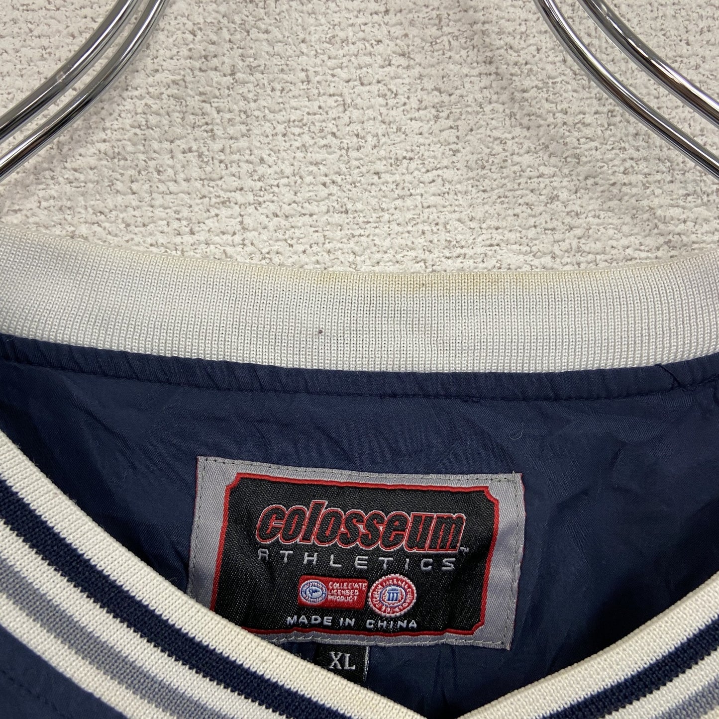 colosseum　プルオーバージャケット　Vネック　刺繍ロゴ　ワッペン　紺　ネイビー　XLサイズ