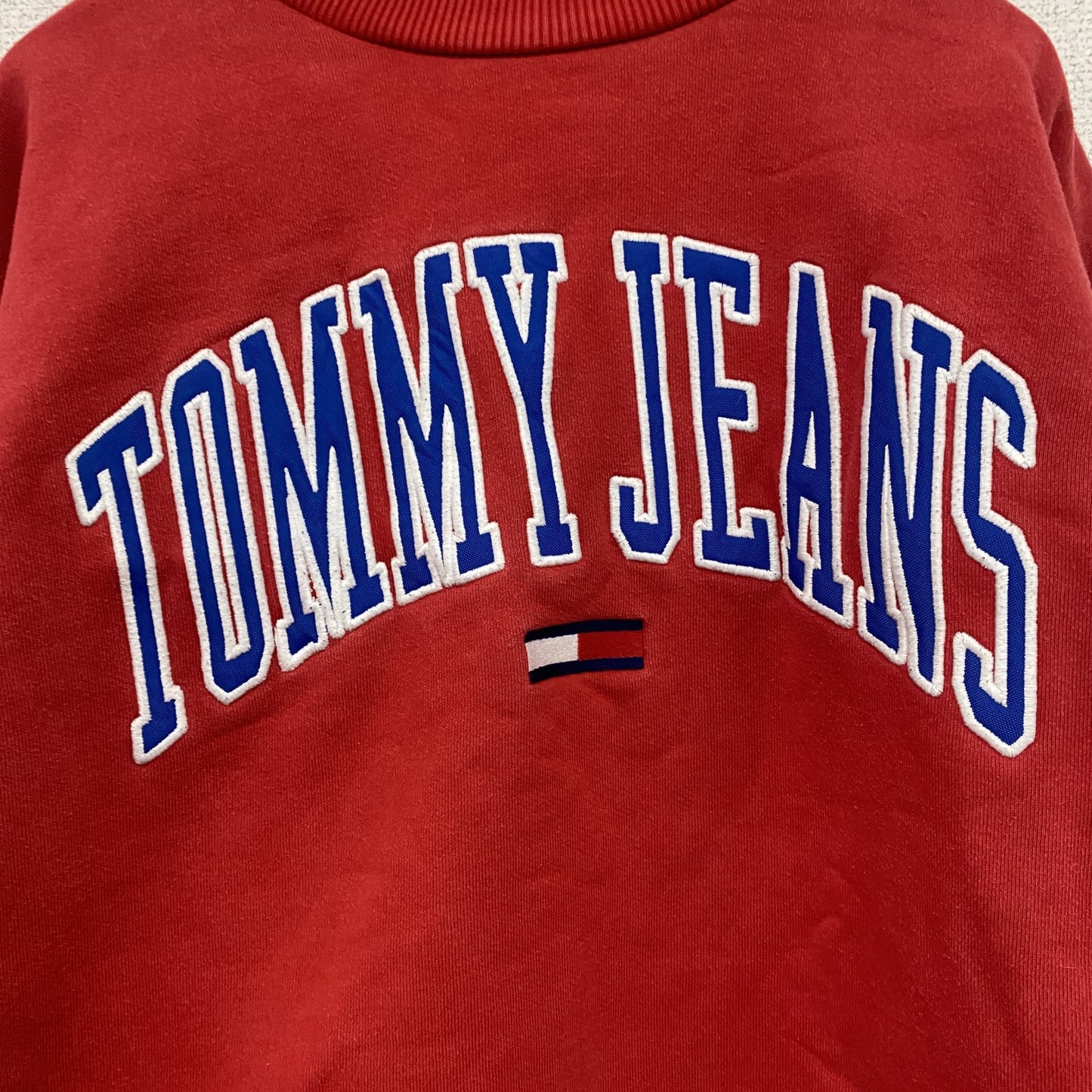 TOMMY JEANS　トミージーンズ　スウェット/トレーナー　アーチプリント　赤　レッド　Mサイズ