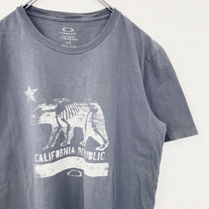 古着 used　OAKLEY　オークリー　半袖アニマルプリントTシャツ　スケルトン　カリフォルニア　ダークグレー　Sサイズ
