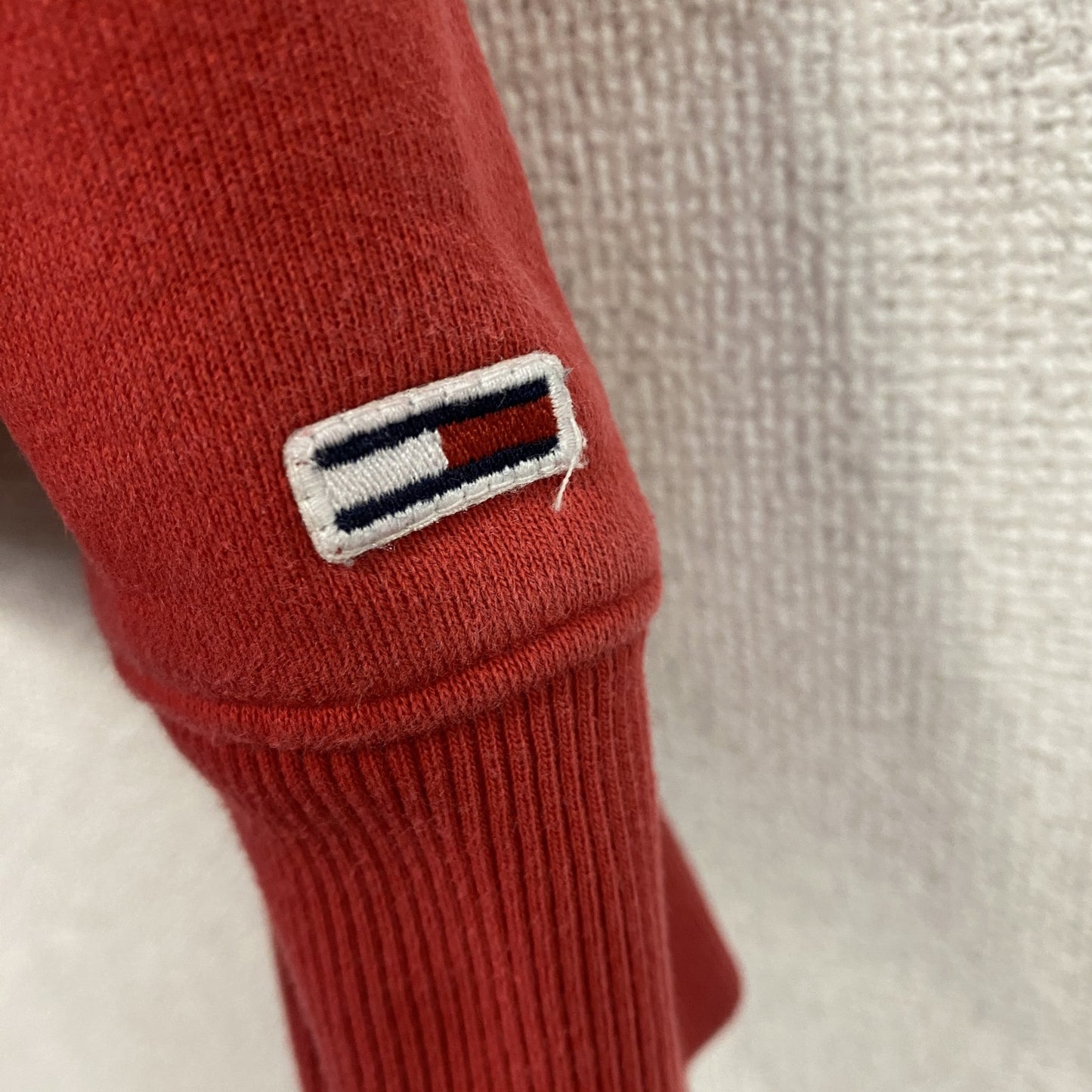 TOMMY JEANS　トミージーンズ　スウェット/トレーナー　アーチプリント　赤　レッド　Mサイズ