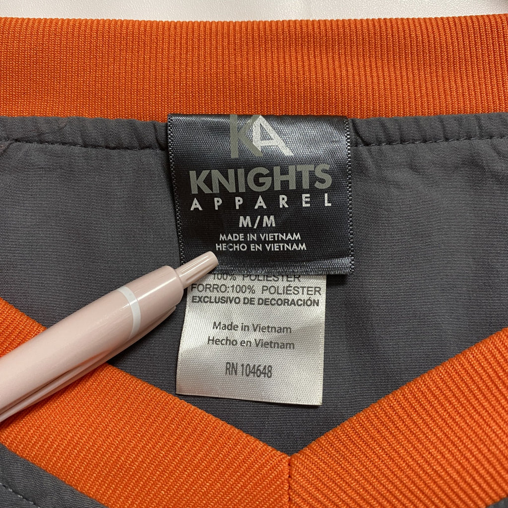 古着 used　KNIGHTS APPAREL　長袖Vネックカレッジナイロンプルオーバー　シラキュース大学　オレンジ　緑　Mサイズ