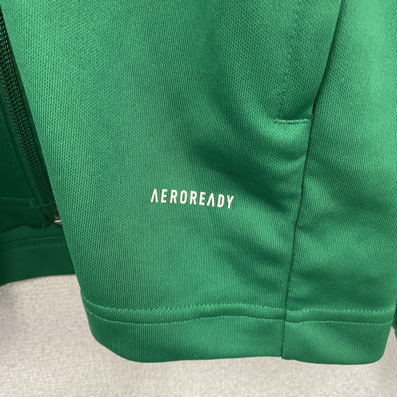 adidas　アディダス　トラックジャケット/ジャージ　緑　グリーン　Sサイズ