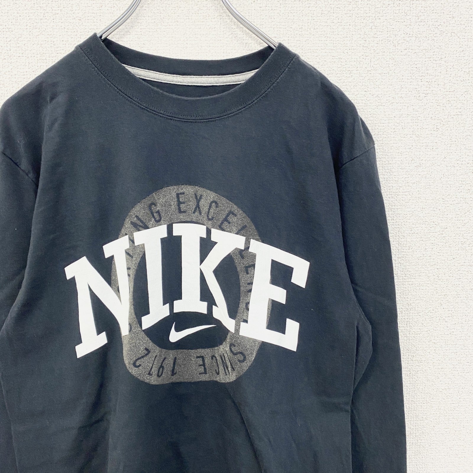 古着 used　NIKE　ナイキ　長袖プリントTシャツ　ロンT　ビッグロゴ　スウッシュマーク　黒　ブラック　クルーネック　Mサイズ