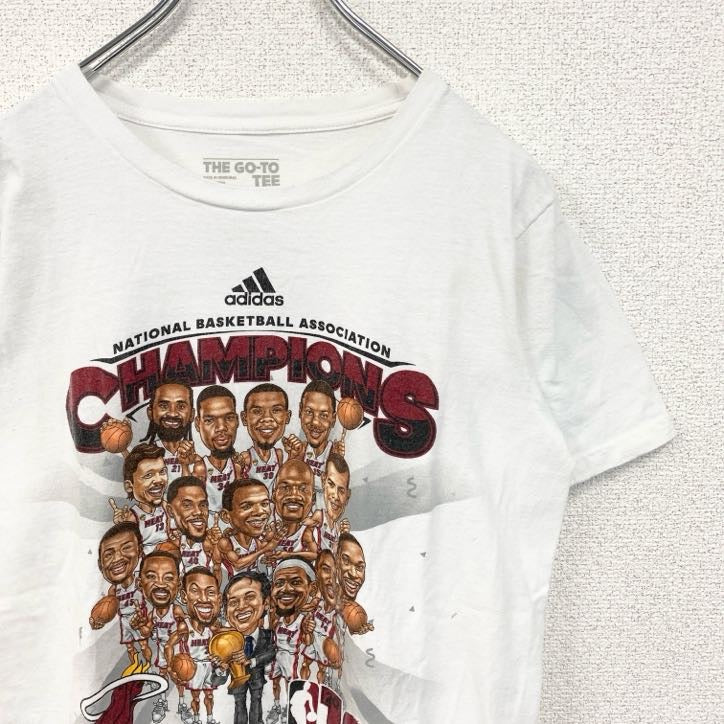 古着 used　adidas　アディダス　半袖プリンントデザインTシャツ　白　NBA　2012　バスケットボール　Sサイズ