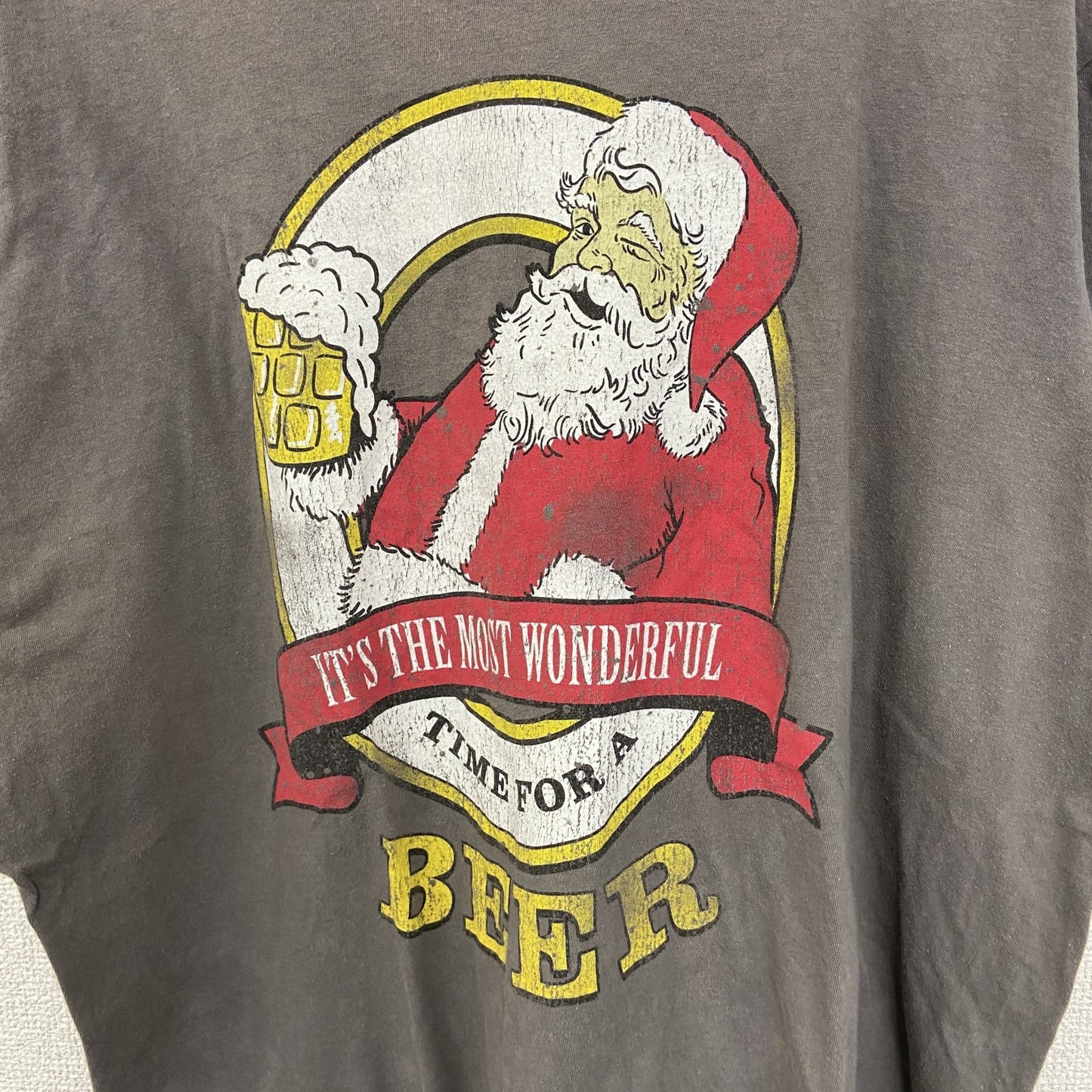 古着 used　GAME ON ゲーム オン　半袖プリントTシャツ　サンタ　ビール　カジュアルデザイン　レトロ　薄茶色　Lサイズ
