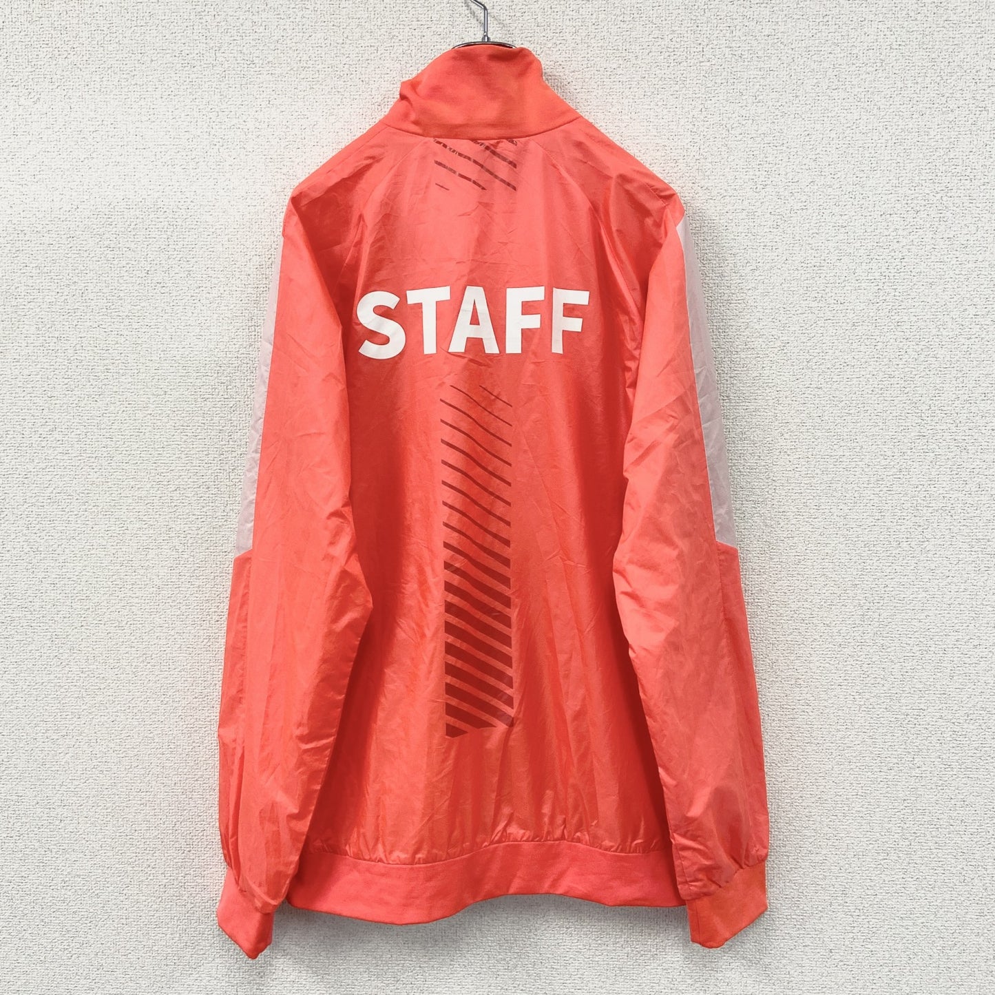 asics　アシックス　ウインドブレーカー　STAFF　オレンジ　2XLサイズ
