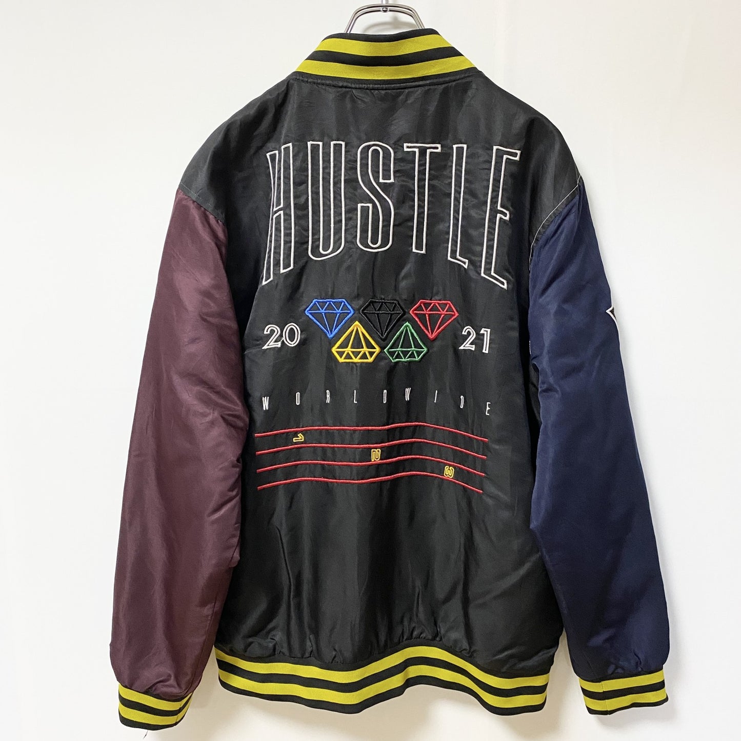 古着 used　HUSTLE WORDWIDE　長袖ナイロンスタジャン　刺繍　ワッペン　アウター　レトロデザイン　Lサイズ
