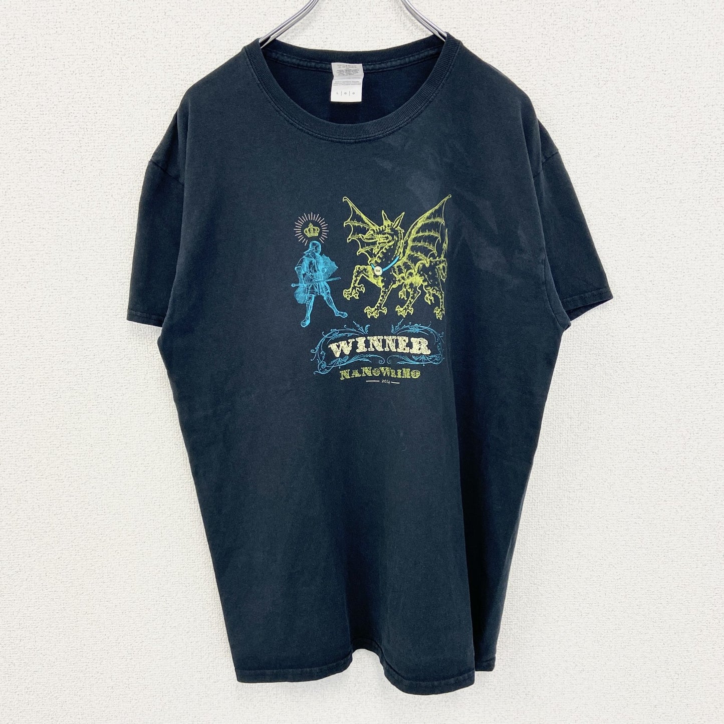 GILDAN　ギルダン　半袖プリントTシャツ　NoNoWriMo　カジュアルデザイン　ドラゴン　黒　ブラック　Lサイズ