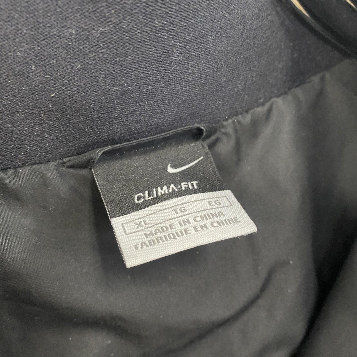 NIKE　ナイキ　CLIMA-FIT　フルジップジャケット　スウッシュ　デカロゴ　黒　ブラック　XLサイズ