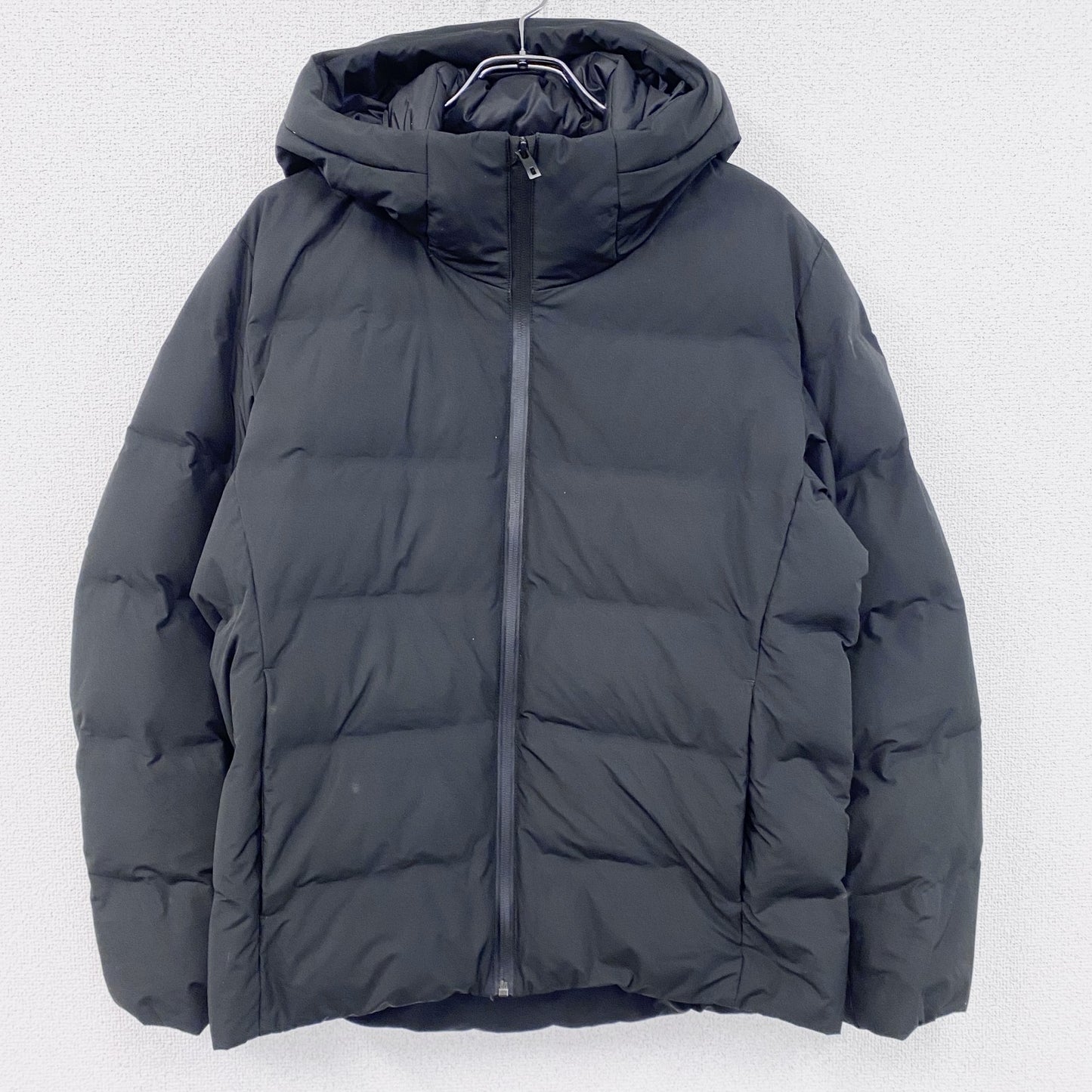 ユニクロ　UNIQLO　シームレスダウンパーカー　ダウンジャケット　ダウン90%　黒　ブラック　Lサイズ