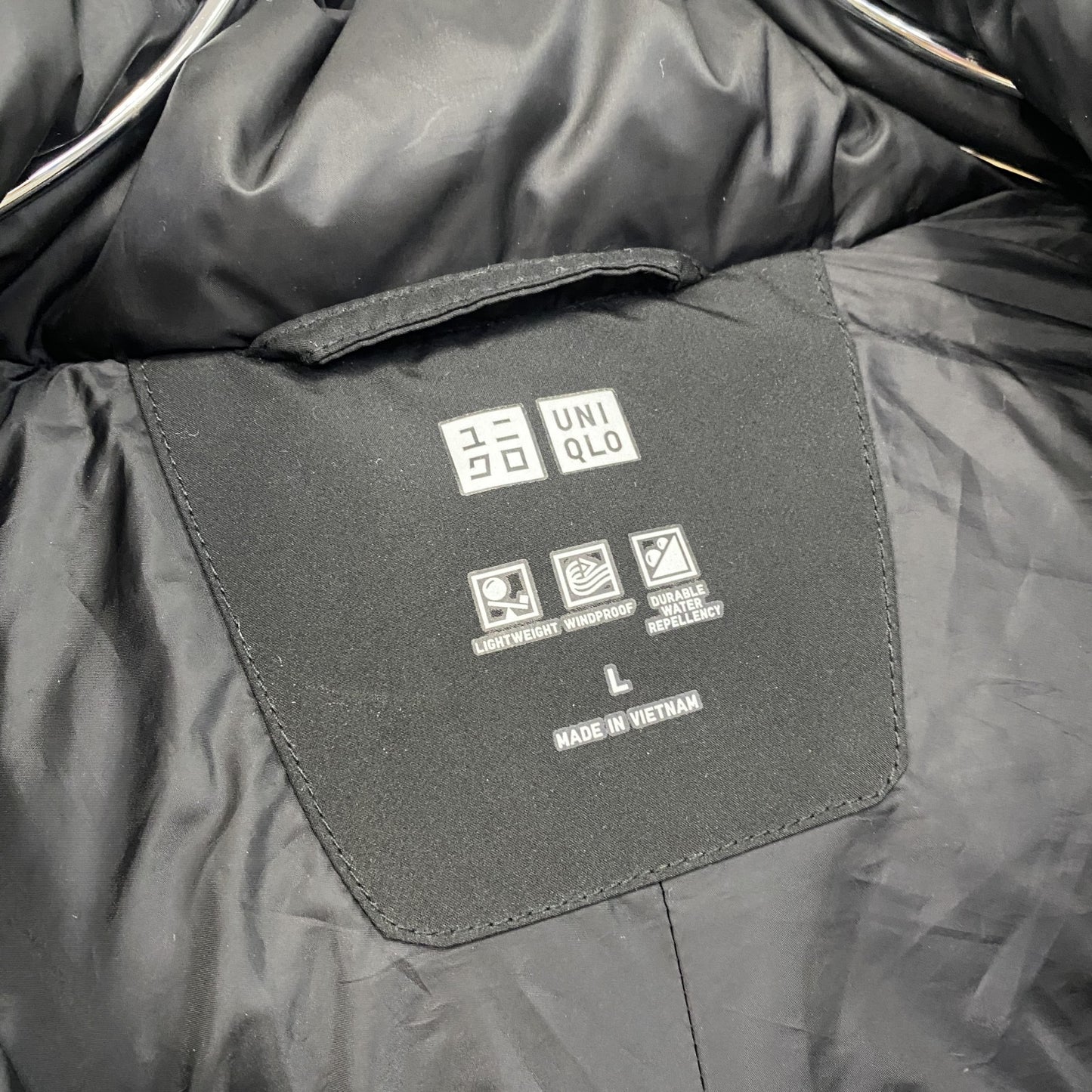 ユニクロ　UNIQLO　シームレスダウンパーカー　ダウンジャケット　ダウン90%　黒　ブラック　Lサイズ
