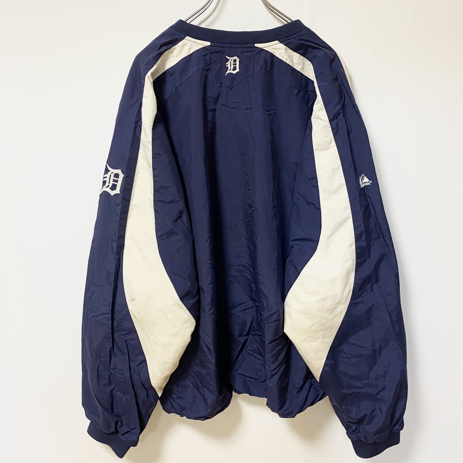 古着 used　Majestic　MLB　デトロイトタイガース　長袖Vネックナイロンジャケット　ビッグシルエット　XLサイズ