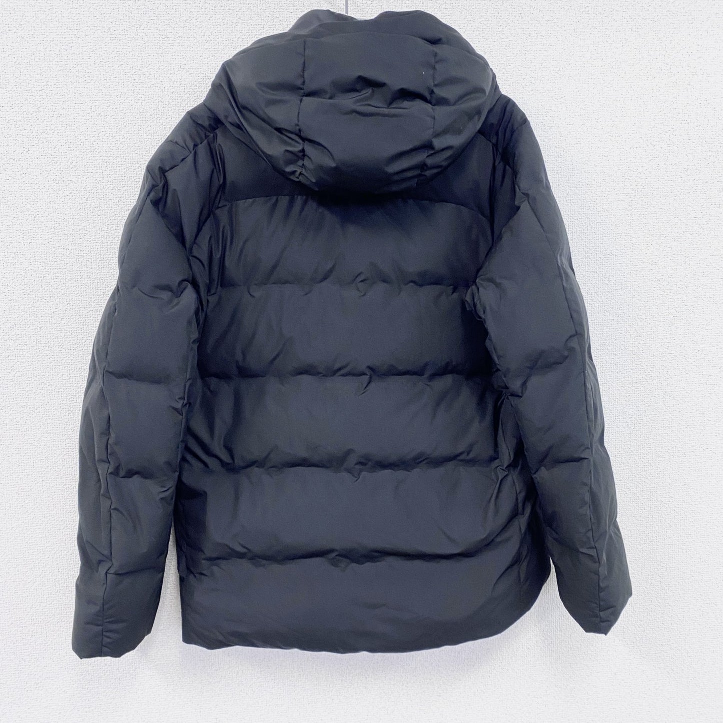 ユニクロ　UNIQLO　シームレスダウンパーカー　ダウンジャケット　ダウン90%　黒　ブラック　Lサイズ