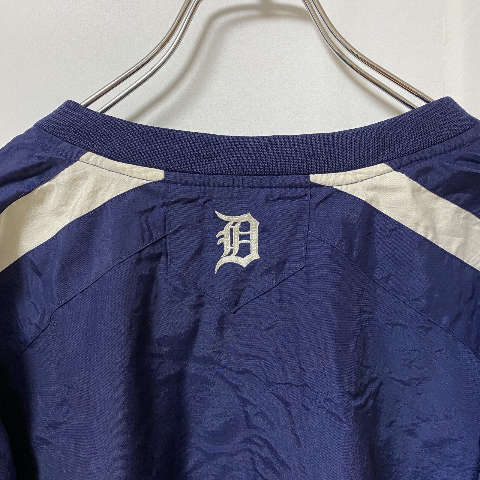 古着 used　Majestic　MLB　デトロイトタイガース　長袖Vネックナイロンジャケット　ビッグシルエット　XLサイズ