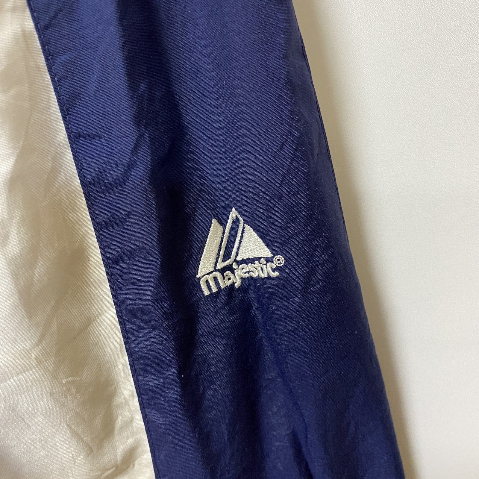 古着 used　Majestic　MLB　デトロイトタイガース　長袖Vネックナイロンジャケット　ビッグシルエット　XLサイズ