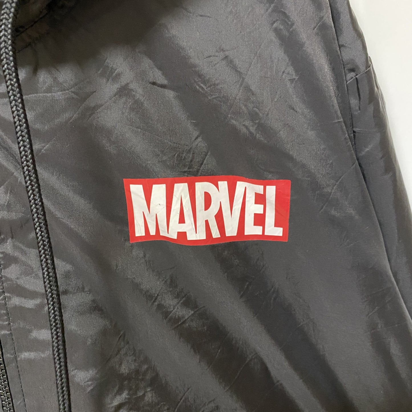 古着 used　MARVEL マーベル　長袖ナイロンジャケット　ロゴプリントパーカー　黒　ブラック　ビックシルエット　XLサイズ