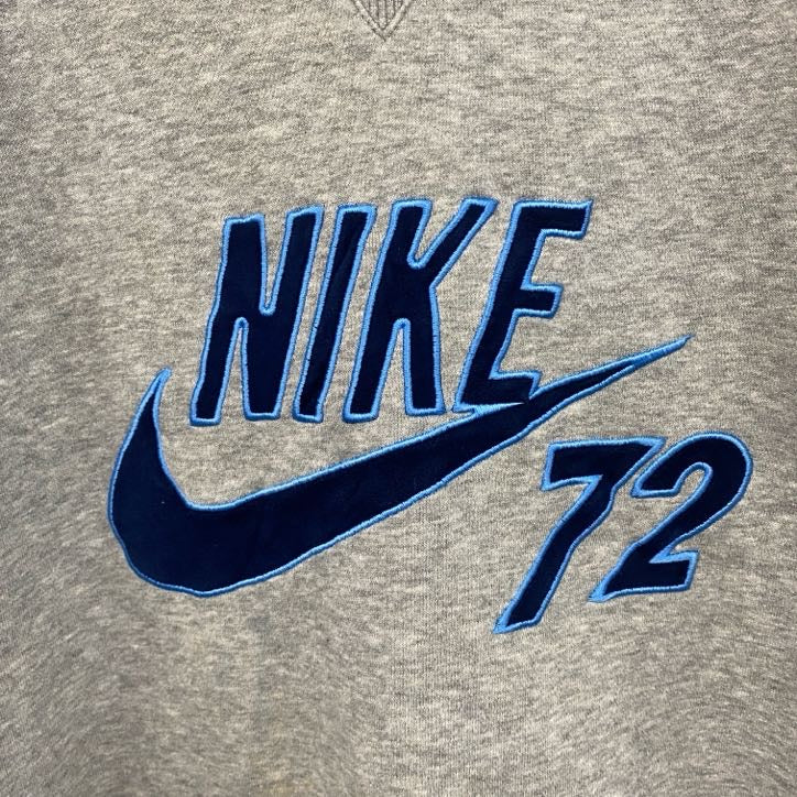 NIKE　ナイキ　スウェット/トレーナー　前V　ポケット付き　刺繡ロゴ　灰色　グレー　Lサイズ
