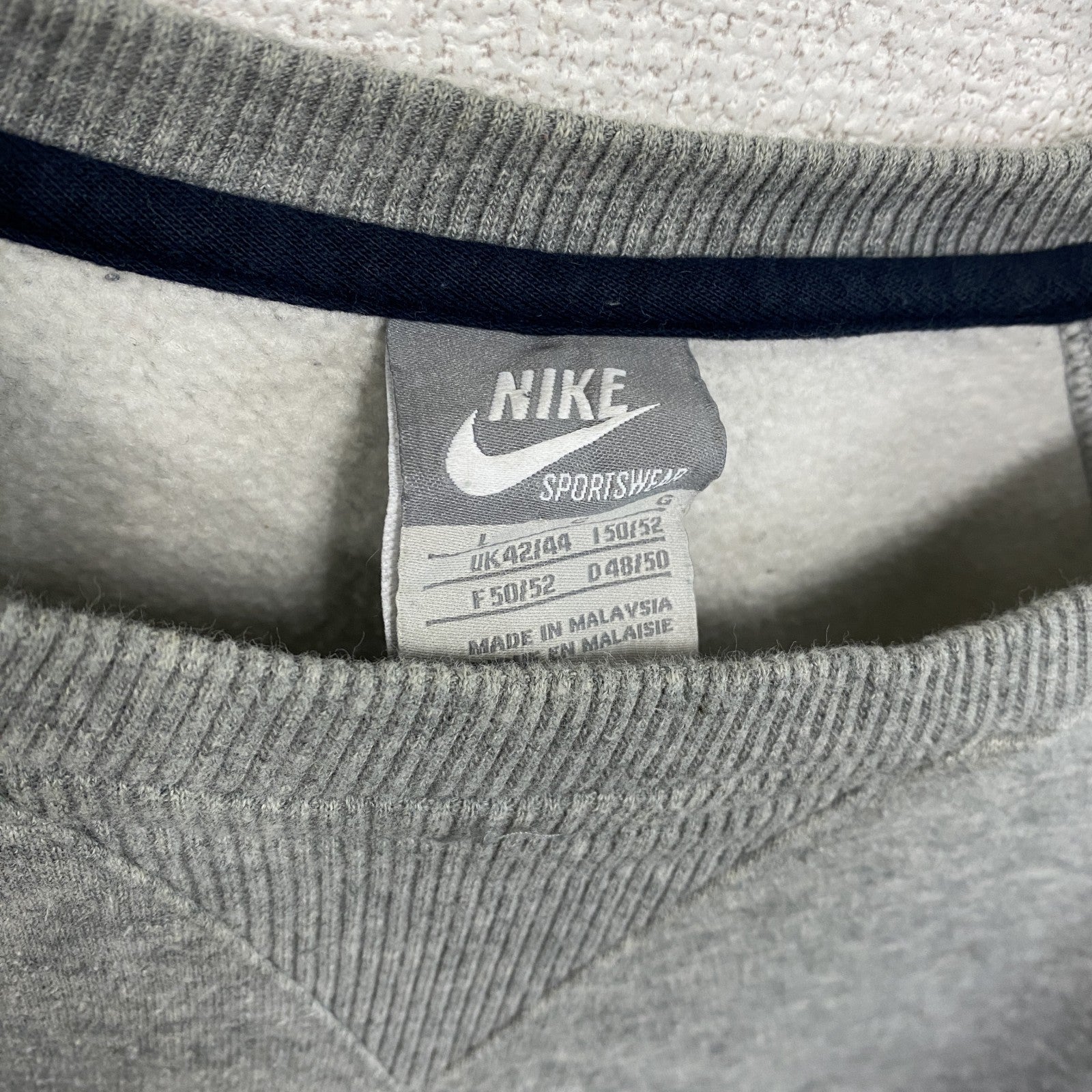 NIKE　ナイキ　スウェット/トレーナー　前V　ポケット付き　刺繡ロゴ　灰色　グレー　Lサイズ
