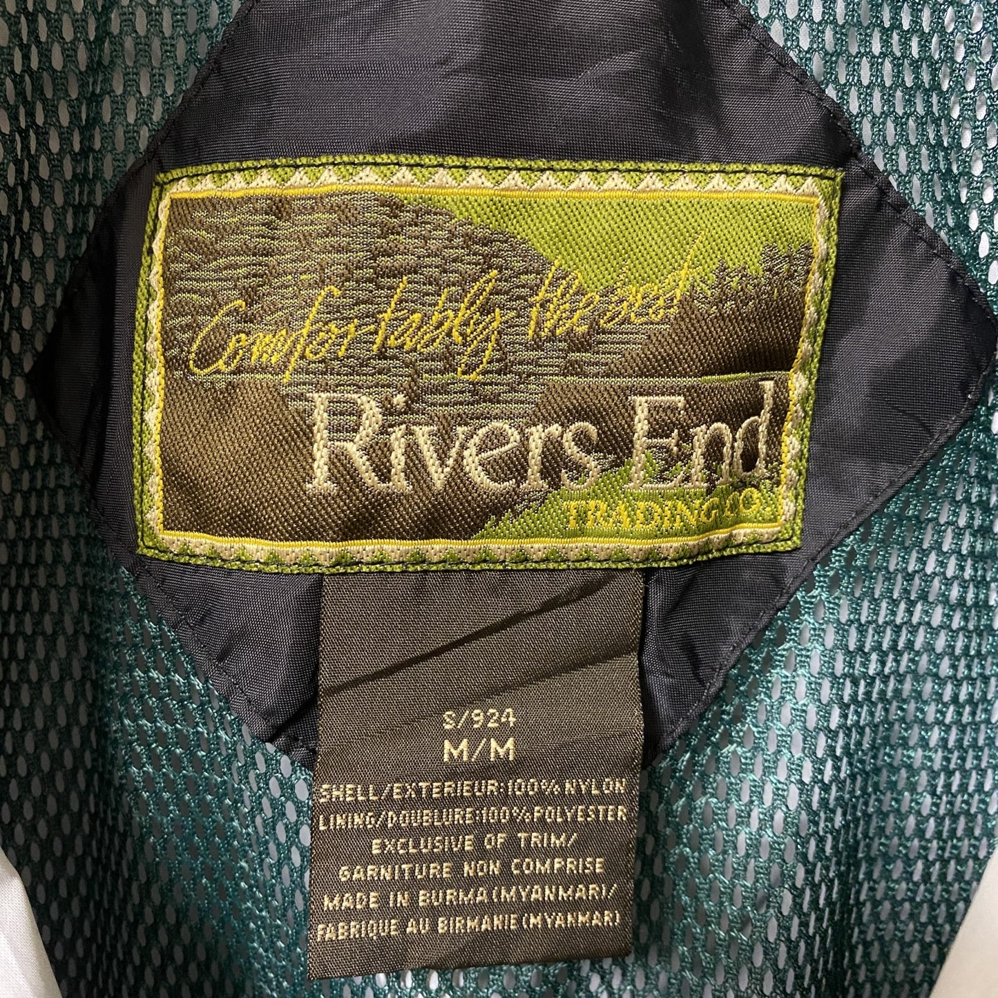 古着 used　RIVERS END　長袖デザインナイロンジャケット　ワンポイント刺繍　レトロデザイン　黒　緑　Mサイズ