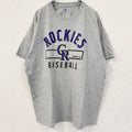 古着 used　MLB メジャーリーグ　半袖オフィシャルプリントTシャツ　コロラド・ロッキーズ　ベースボール　グレー　XLサイズ