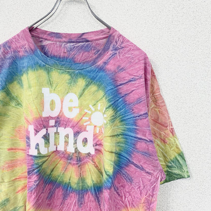 古着 used　半袖タイダイ柄プリントTシャツ　be kind　カラフル　レトロデザイン　クルーネック　ピンク　黄色　青　総柄