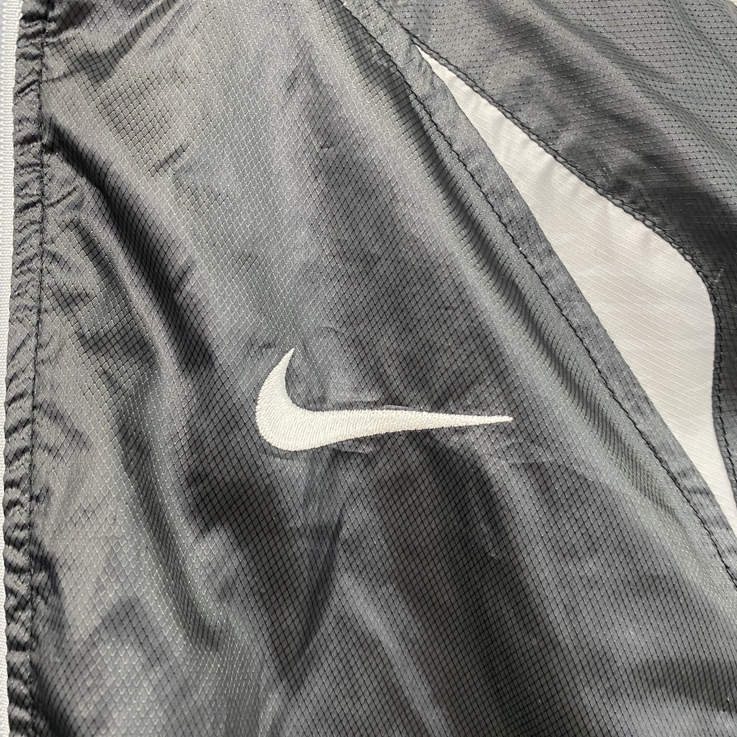 NIKE　ナイキ　トラックジャケット/ジャージパーカー　スウッシュ　黒　ブラック　Lサイズ