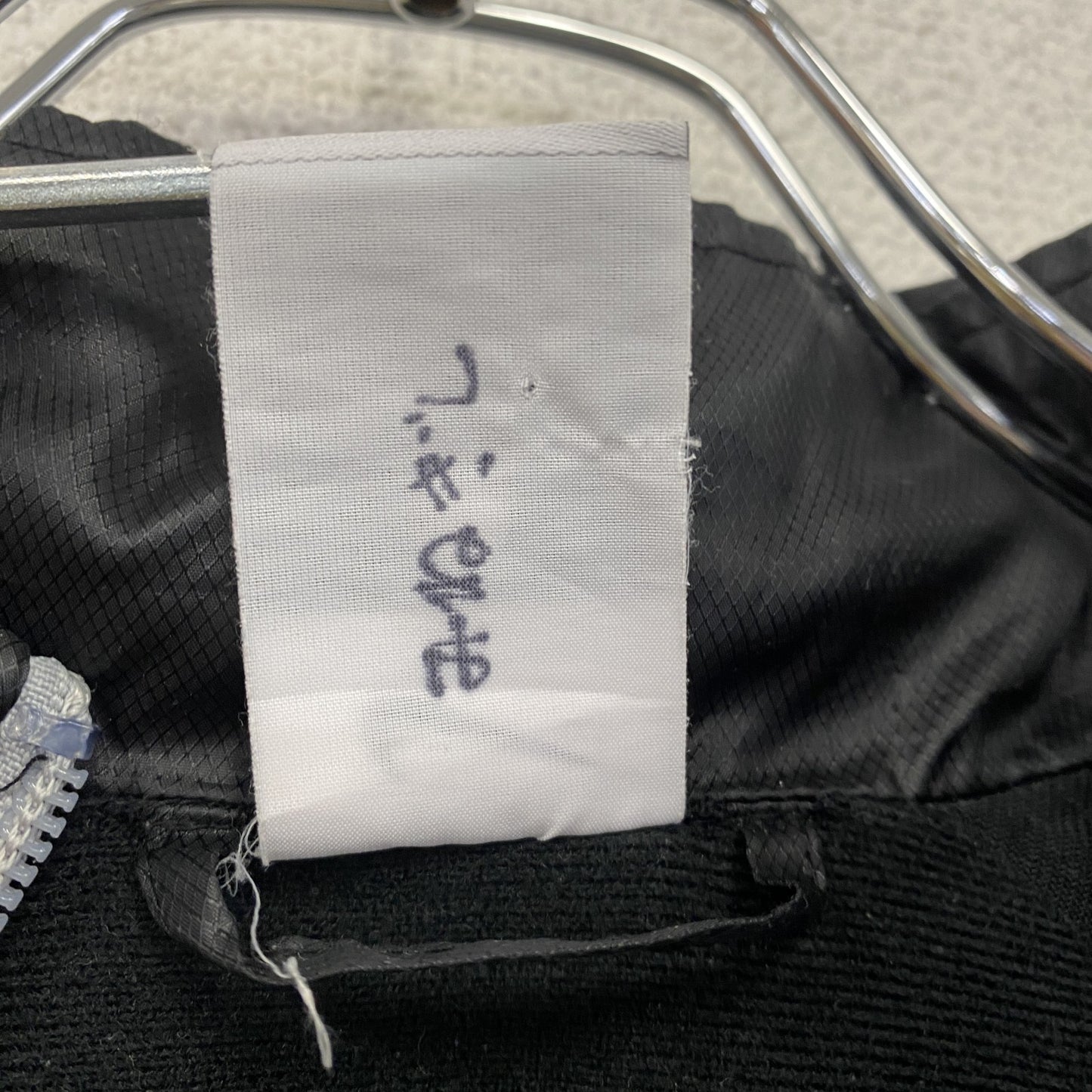 NIKE　ナイキ　トラックジャケット/ジャージパーカー　スウッシュ　黒　ブラック　Lサイズ